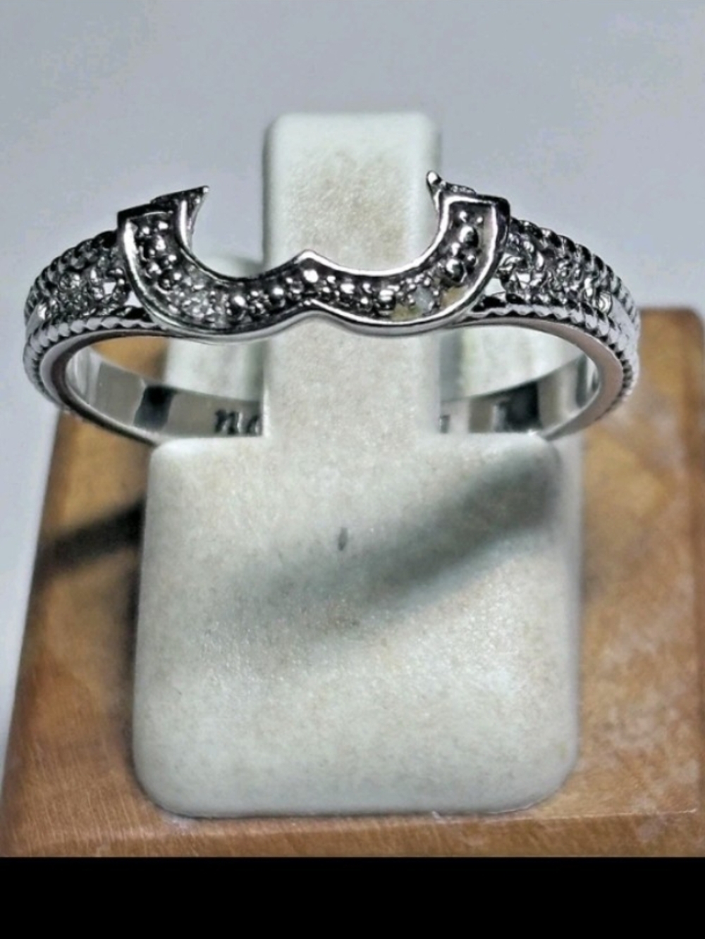 Sterling Silver Curved Pavé Diamond Crown Ring in Silver